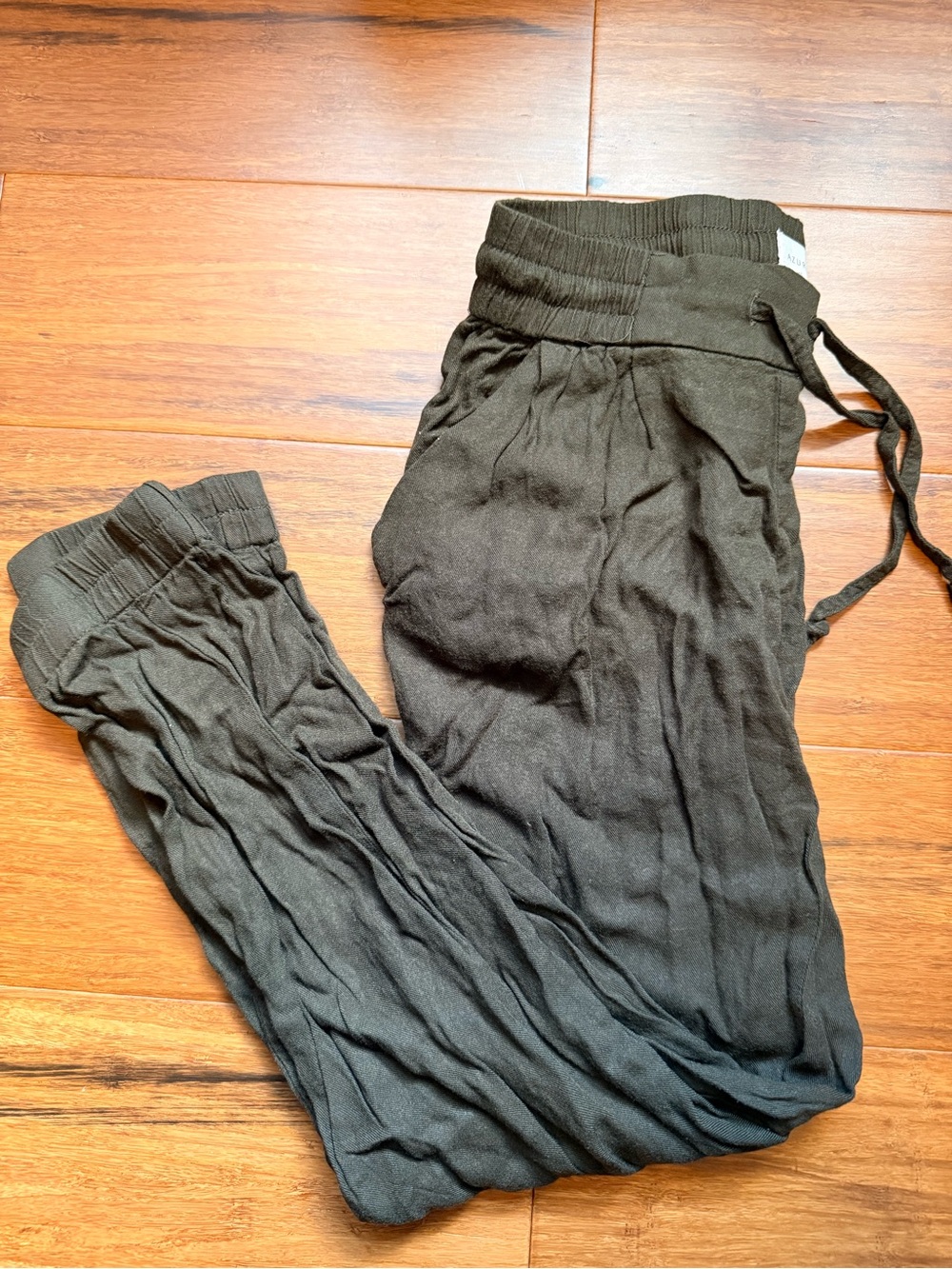Aritzia Olive Green Drawstring Jogger Pants